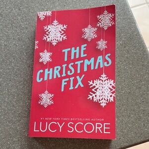 The Christmas Fix by Lucy Score - Paperback